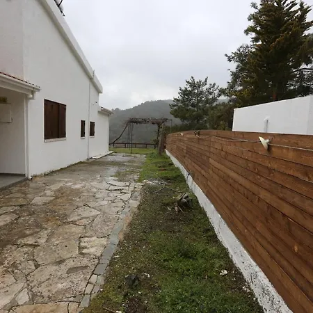 Country House Moniatis